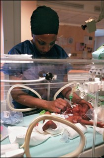 03/02/2002. Premature babies at the intensive care unit of the Cochin hospital.