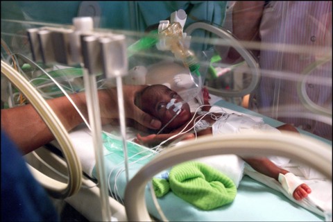 03/02/2002. Premature babies at the intensive care unit of the Cochin hospital.