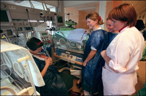 03/02/2002. Premature babies at the intensive care unit of the Cochin hospital.
