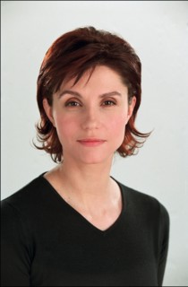 03/00/2002. EXCLUSIVE: Stars mobilize to support the ARC (Association pour la recherche sur le cancer / Association for cancer research) and lend image to nine 35-second TV ads.