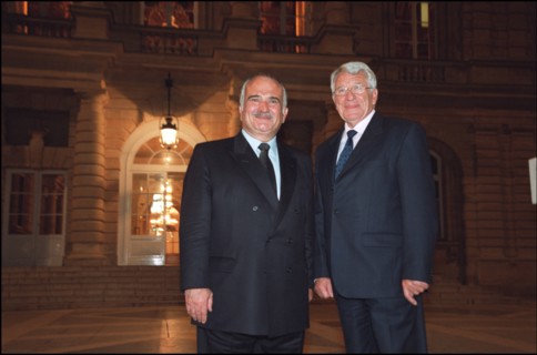 03/00/2002. : Prince Hassan of Jordan visits French senate.