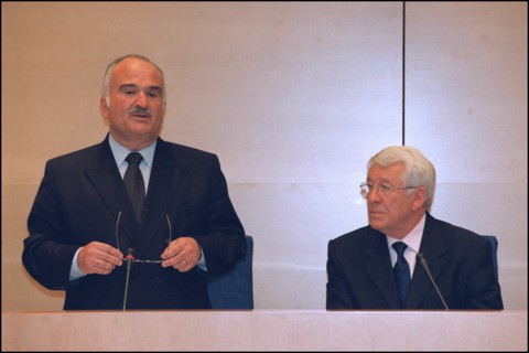 03/00/2002. : Prince Hassan of Jordan visits French senate.