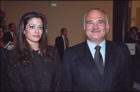 03/00/2002. : Prince Hassan of Jordan visits French senate.