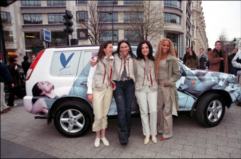 03/16/2002.  Mia Frye, Mouna AL Ayoub and Francois Girbaud present the Nissan car for the "Trophee Aicha des gazelles"