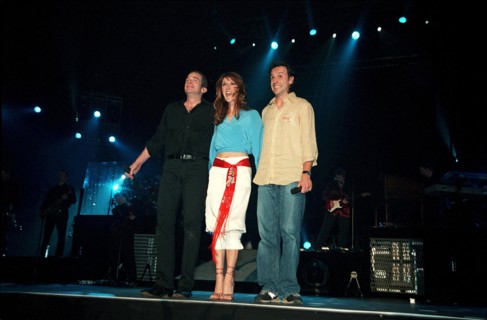 03/20/2002 EXCLUSIVE: Garou and Celine Dion performs at Bercy.