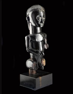 05/00/2002. World wide infatuation with primitivce art form spreads : Christie's France organizes a first sale at auction.