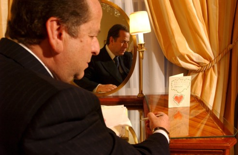 06/14/2002. EXCLUSIVE : Paul-Loup Sulitzer in his hotel room at the Bristol.