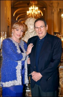 06/27/2002. Michele Mercier presents her book with Henry Jean Servat at the Plaza Athenee.