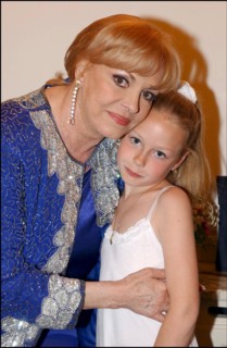 06/27/2002. Michele Mercier presents her book with Henry Jean Servat at the Plaza Athenee.