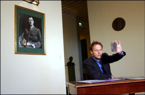 07/01/2002. Actor Charles Berling, stars as Jean Moulin in a tv series, visits Museum of Deportation.