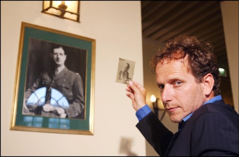 07/01/2002. Actor Charles Berling, stars as Jean Moulin in a tv series, visits Museum of Deportation.