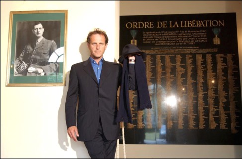07/01/2002. Actor Charles Berling, stars as Jean Moulin in a tv series, visits Museum of Deportation.