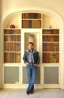 09/30/2002. Romain Sardou at Home, publishes his first novels "Pardonnez nos offenses".