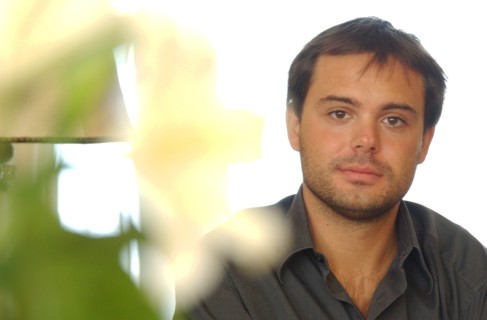 09/30/2002. Romain Sardou at Home, publishes his first novels "Pardonnez nos offenses".