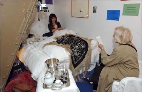 10/05/2002. Sophie Calle during the "Nuit Blanche" in Paris at the Eiffel Tower.