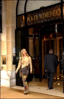 10/00/2002. Close up Rosanna Arquette in Paris.
