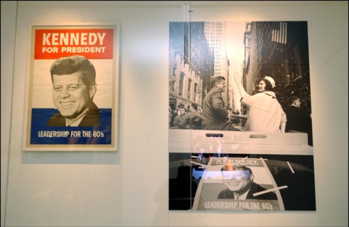 11/18/2002. Caroline Kennedy inaugurates the exhibition "Jackie Kennedy, les annees Maison Blanche" in Paris