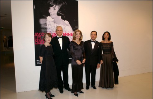11/18/2002. Caroline Kennedy inaugurates the exhibition "Jackie Kennedy, les annees Maison Blanche" in Paris (30).