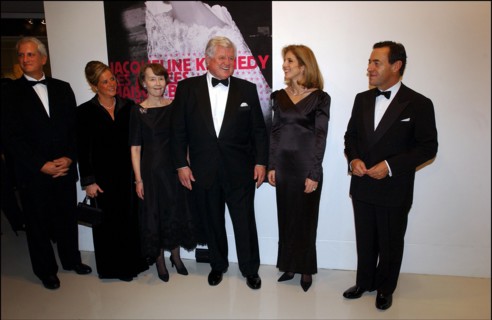 11/18/2002. Caroline Kennedy inaugurates the exhibition "Jackie Kennedy, les annees Maison Blanche" in Paris (30).