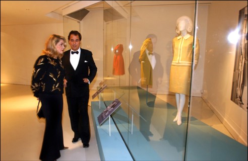 11/18/2002. Caroline Kennedy inaugurates the exhibition "Jackie Kennedy, les annees Maison Blanche" in Paris (30).