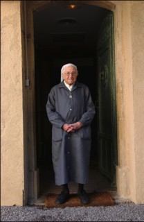 Soeur Emmanuelle, 2002