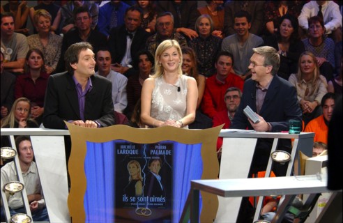12/17/2002. "On a tout essaye meme le prime" (we've tried everything even prime time), a new TV show parodies prime time TV.