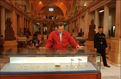 01/28/2003. On the track of Bonaparte's lost soldiers in Egypte : new insights by Dominique Beaudis.