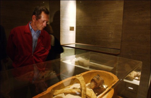 01/28/2003. On the track of Bonaparte's lost soldiers in Egypte : new insights by Dominique Beaudis.