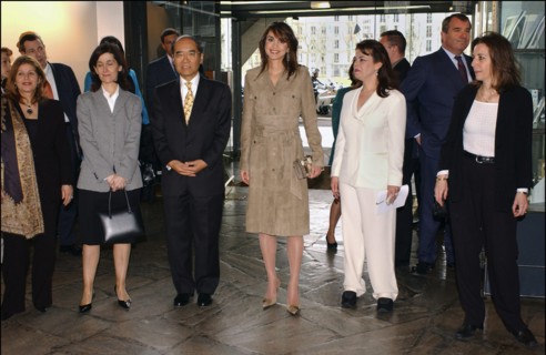 03/10/2003. Queen Rania of Jordan and Grand Duchess Maria Teresa of Luxembourg visit the UNESCO in Paris