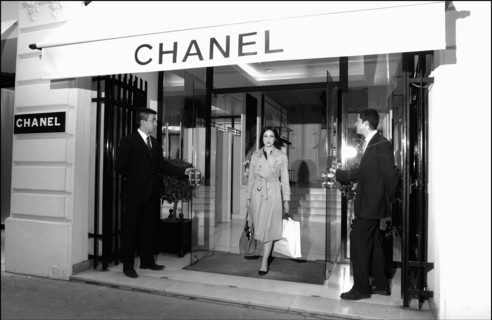 05/00/2003. Elsa Zylberstein tries gowns on at Chanel's before the 56th Cannes Film