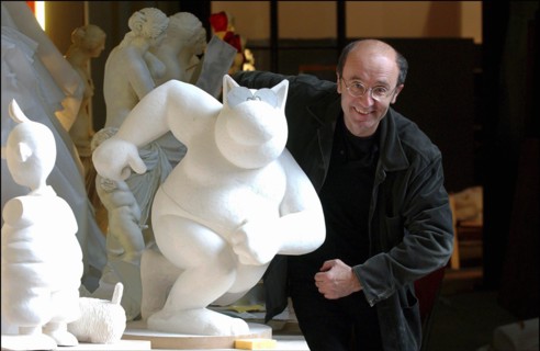 10/24/2003. Belgian cartoonist and TV host Phillipe Geluck's art exhibit at the Beaux-Arts, Paris : a first for any comic strip artist.