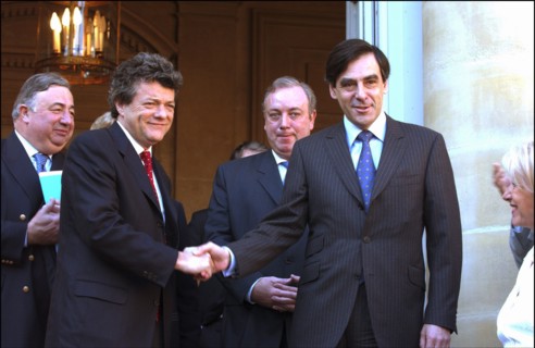 04/01/2004. Francois Fillon hands over his power to Jean-Louis Borloo new as Minister for Employment, Labor and Social Cohesion.