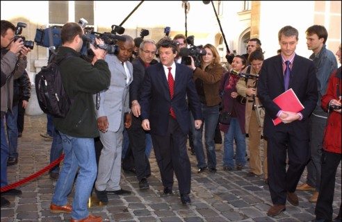04/01/2004. Francois Fillon hands over his power to Jean-Louis Borloo new as Minister for Employment, Labor and Social Cohesion.