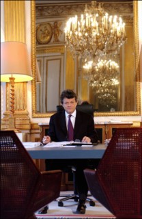 04/02/2004.  Jean-Louis Borloo, Minister for Employment, Labor and Social Cohesion: first day of labor.