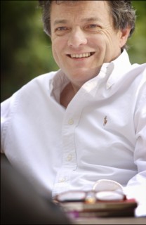 06/26/2004. EXCLUSIF. Jean-Louis Borloo, le ministre de l'Emploi, du Travail et de la Cohesion sociale travaillant, au ministere, sur le Plan de Cohesion sociale avant sa presentation en conseil des m...