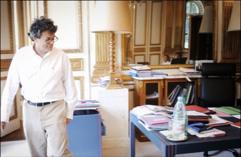 06/26/2004.  Jean-Louis Borloo, le ministre de l'Emploi, du Travail et de la Cohesion sociale travaillant, au ministere, sur le Plan de Cohesion sociale avant sa presentation en conseil des ministres ...