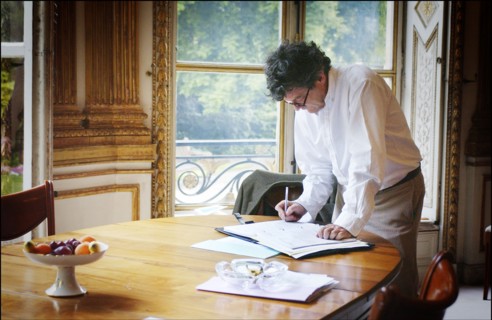 06/26/2004.  Jean-Louis Borloo, le ministre de l'Emploi, du Travail et de la Cohesion sociale travaillant, au ministere, sur le Plan de Cohesion sociale avant sa presentation en conseil des ministres ...
