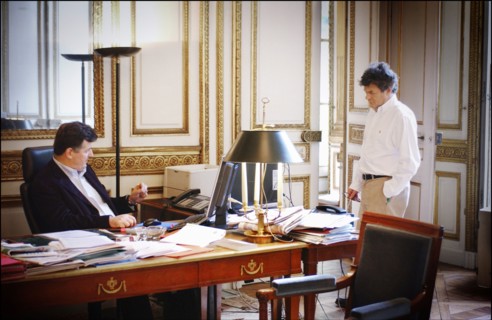 06/26/2004. EXCLUSIF. Jean-Louis Borloo, le ministre de l'Emploi, du Travail et de la Cohesion sociale travaillant, au ministere, sur le Plan de Cohesion sociale avant sa presentation en conseil des m...