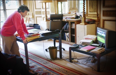 06/26/2004.  Jean-Louis Borloo, le ministre de l'Emploi, du Travail et de la Cohesion sociale travaillant, au ministere, sur le Plan de Cohesion sociale avant sa presentation en conseil des ministres ...
