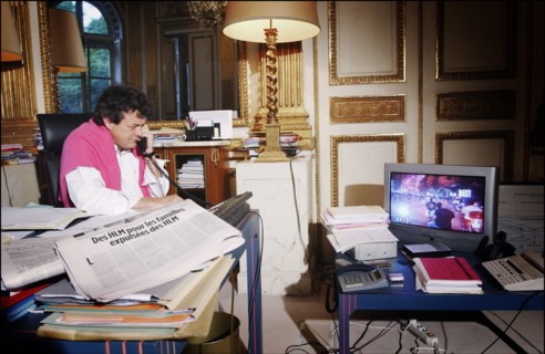 06/26/2004.  Jean-Louis Borloo, le ministre de l'Emploi, du Travail et de la Cohesion sociale travaillant, au ministere, sur le Plan de Cohesion sociale avant sa presentation en conseil des ministres ...