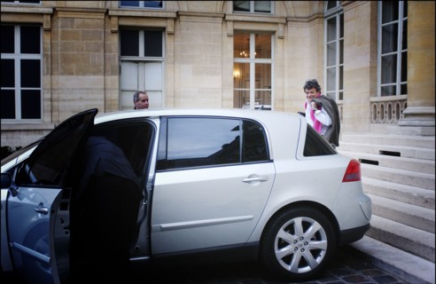 06/26/2004.  Jean-Louis Borloo, le ministre de l'Emploi, du Travail et de la Cohesion sociale travaillant, au ministere, sur le Plan de Cohesion sociale avant sa presentation en conseil des ministres ...