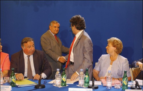 30/06/2004. Conference de presse de Jean-Louis Borloo, Ministre de l'Emploi, du Travail et de la Cohesion sociale, presentant le plan de cohesion sociale.