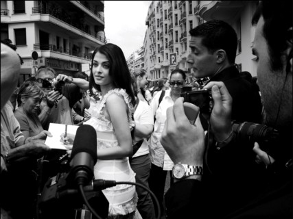 05/00/2006. Life in Cannes outside the Palais des Festivals.