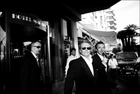 05/00/2006. Life in Cannes outside the Palais des Festivals.