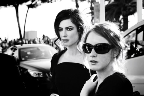 05/00/2006. Life in Cannes outside the Palais des Festivals.