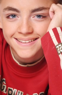 09/00/2002 - Close Up French singer Jules.