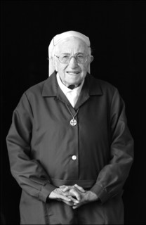 Soeur Emmanuelle, 2002