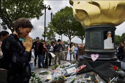 08/31/2007 - 10th anniversary of princess Diana's death.