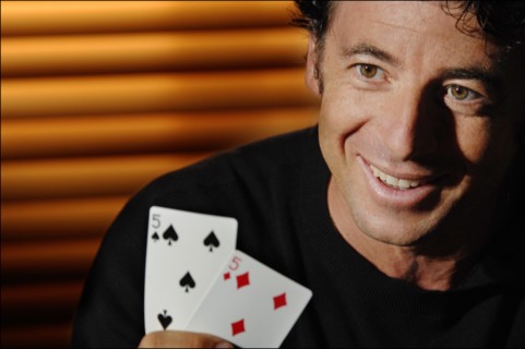 Patrick Bruel lors d'une partie de poker