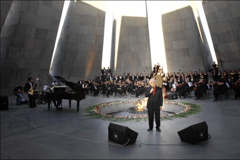 Concert de Charles Aznavour à Erevan (Arménie), le 30 septembre 2006